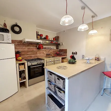 Rez De - St Cyr - L'oustaou Dorey 4pers Apartamento